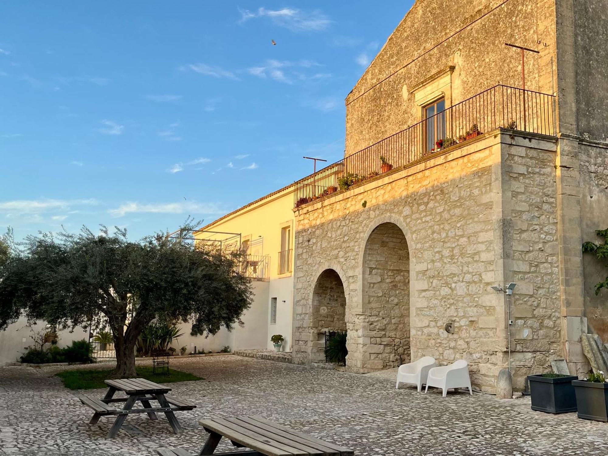 Dimora Di Dante Bed & Breakfast Chiaramonte Gulfi Eksteriør bilde